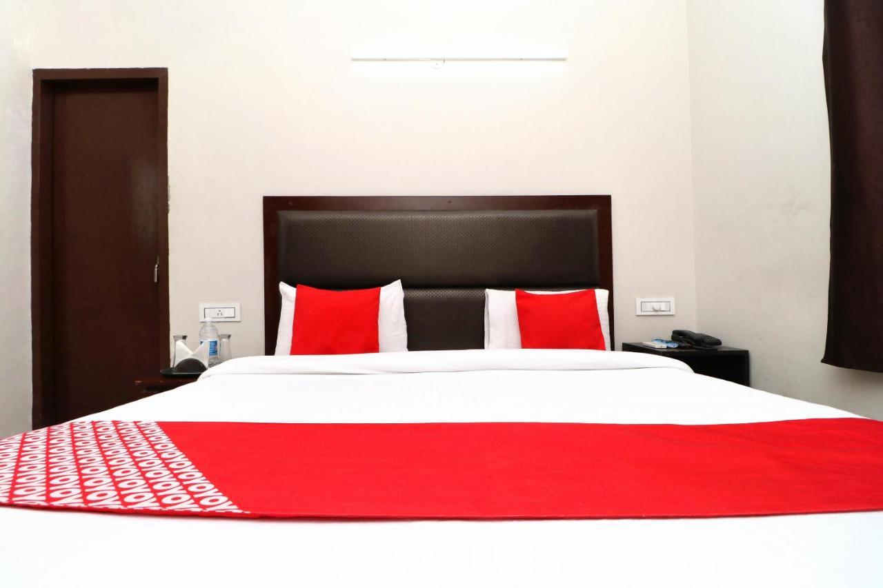 Oyo 14832 Hotel Rooftop Panchkula Ngoại thất bức ảnh