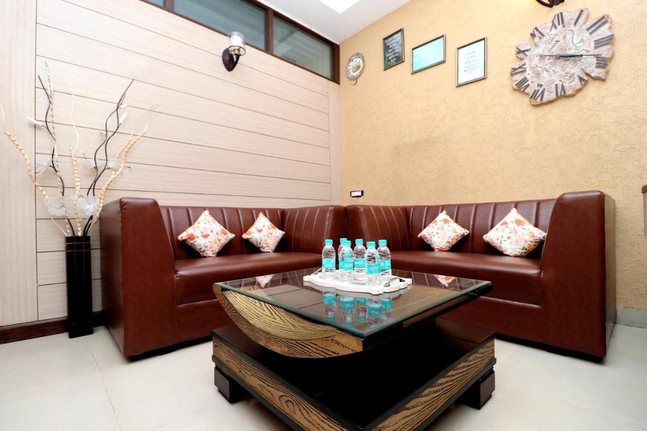 Oyo 14832 Hotel Rooftop Panchkula Ngoại thất bức ảnh