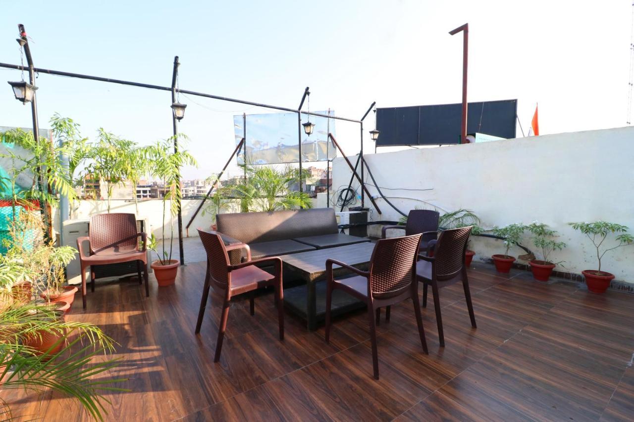 Oyo 14832 Hotel Rooftop Panchkula Ngoại thất bức ảnh