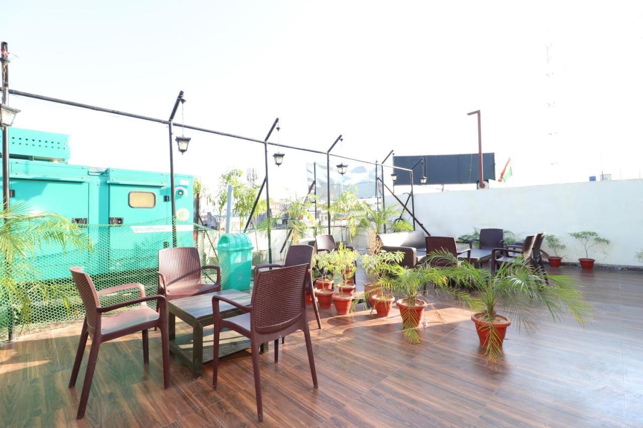 Oyo 14832 Hotel Rooftop Panchkula Ngoại thất bức ảnh