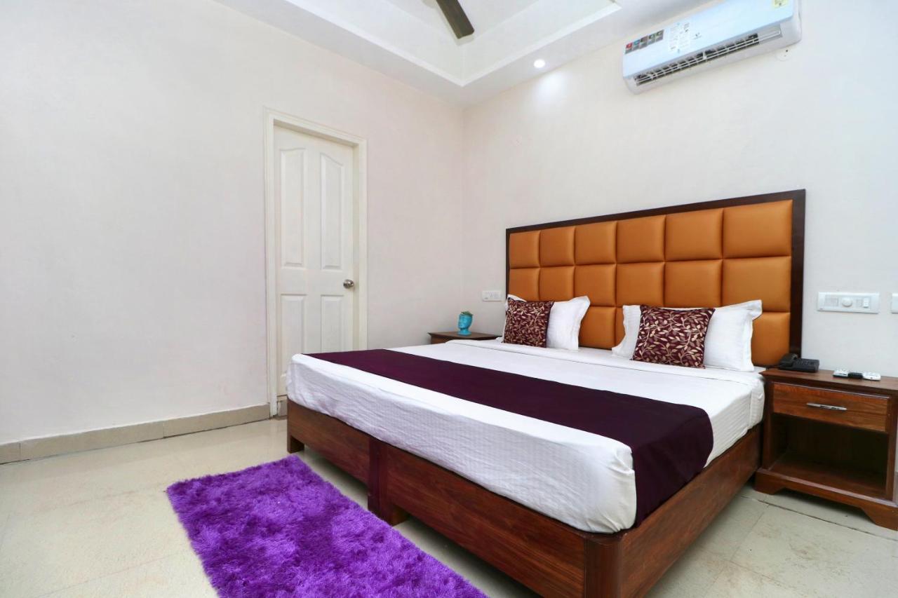 Oyo 14832 Hotel Rooftop Panchkula Ngoại thất bức ảnh