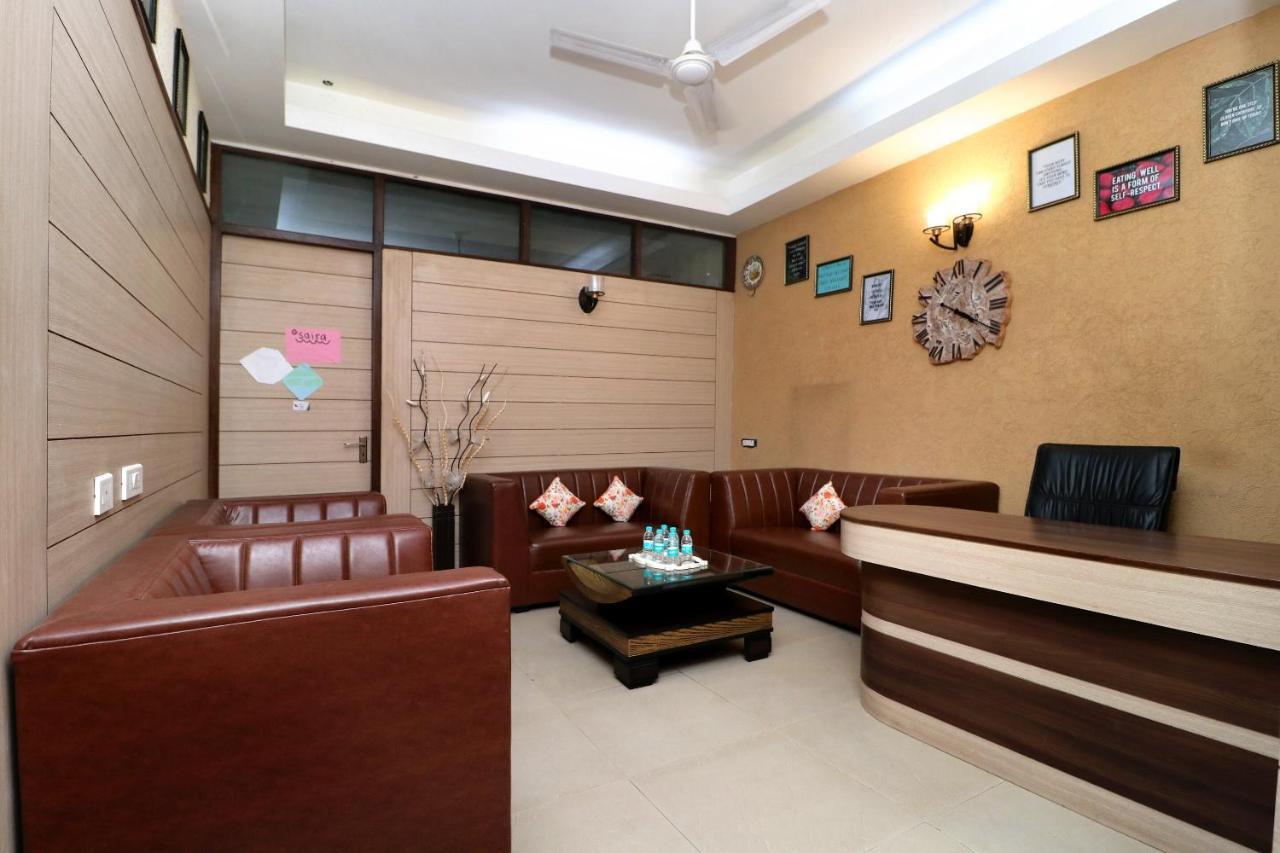 Oyo 14832 Hotel Rooftop Panchkula Ngoại thất bức ảnh