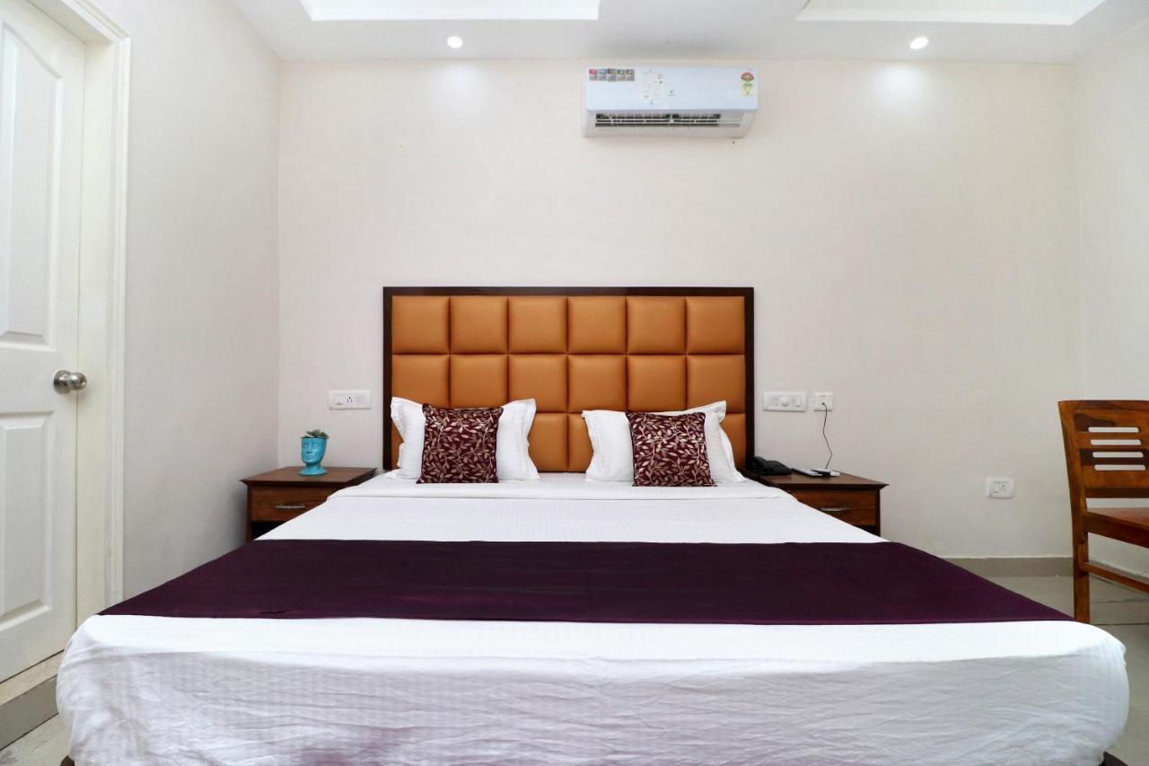 Oyo 14832 Hotel Rooftop Panchkula Ngoại thất bức ảnh